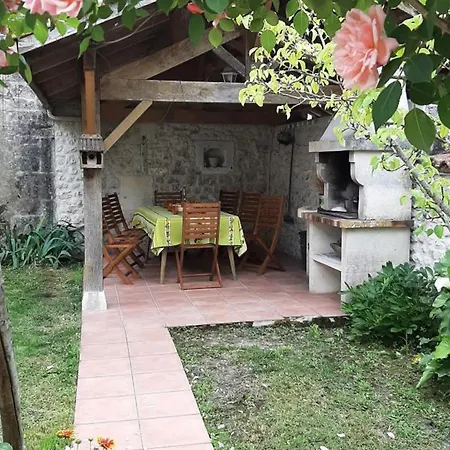 Familial Avec Jardin, Cheminee Et Equipements Bebe - Bellevigne, Charente - Fr-1-653-149 펜션 Viville