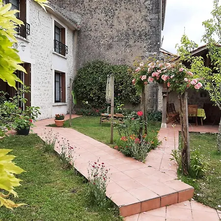 Familial Avec Jardin, Cheminee Et Equipements Bebe - Bellevigne, Charente Viville