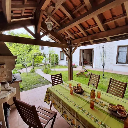 Familial Avec Jardin, Cheminee Et Equipements Bebe - Bellevigne, Charente - Fr-1-653-149 펜션