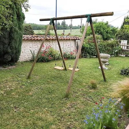 Familial Avec Jardin, Cheminee Et Equipements Bebe - Bellevigne, Charente - Fr-1-653-149 Semesterbostad *