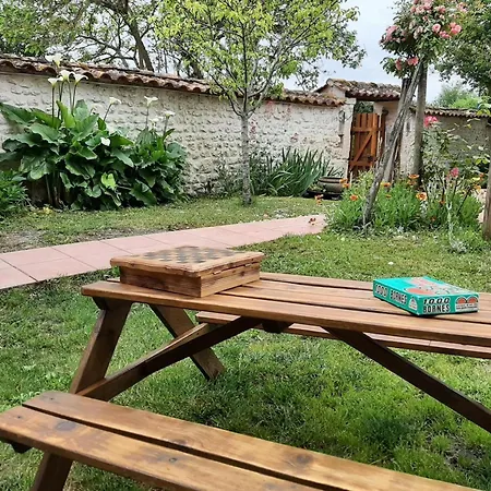 펜션 Familial Avec Jardin, Cheminee Et Equipements Bebe - Bellevigne, Charente - Fr-1-653-149 *