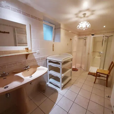 Familial Avec Jardin, Cheminee Et Equipements Bebe - Bellevigne, Charente - Fr-1-653-149 Viville