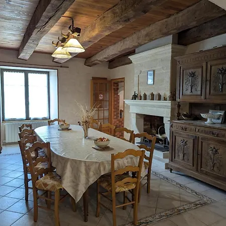 Familial Avec Jardin, Cheminee Et Equipements Bebe - Bellevigne, Charente - Fr-1-653-149 *