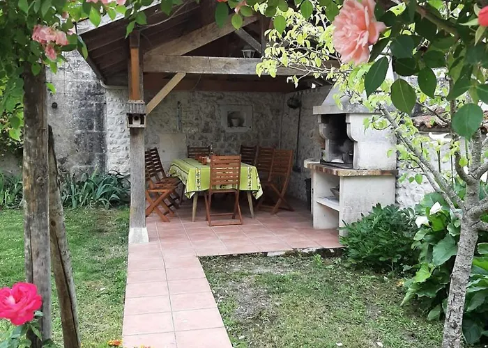 Familial Avec Jardin, Cheminee Et Equipements Bebe - Bellevigne, Charente - Fr-1-653-149 Feriehus Viville