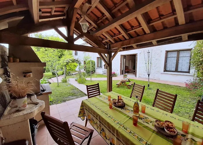 Familial Avec Jardin, Cheminee Et Equipements Bebe - Bellevigne, Charente - Fr-1-653-149 Feriehus