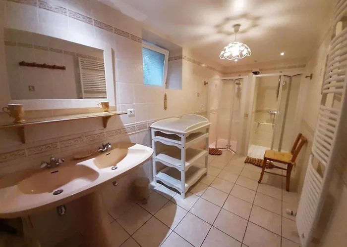 Familial Avec Jardin, Cheminee Et Equipements Bebe - Bellevigne, Charente - Fr-1-653-149 Viville