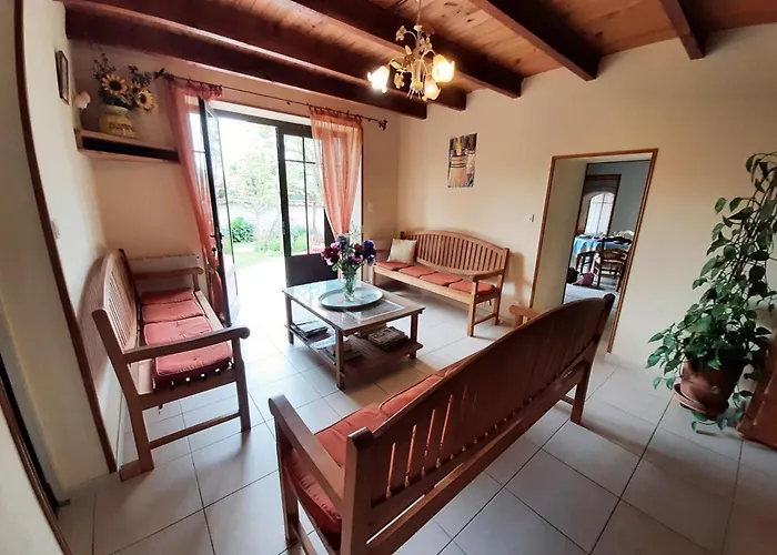 Familial Avec Jardin, Cheminee Et Equipements Bebe - Bellevigne, Charente - Fr-1-653-149 Viville