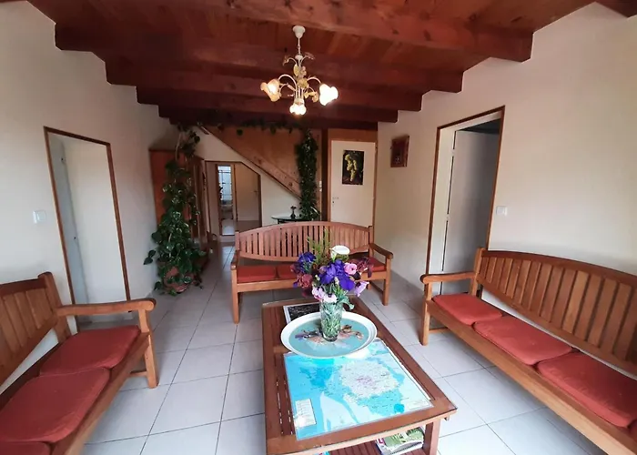 Familial Avec Jardin, Cheminee Et Equipements Bebe - Bellevigne, Charente - Fr-1-653-149 Viville