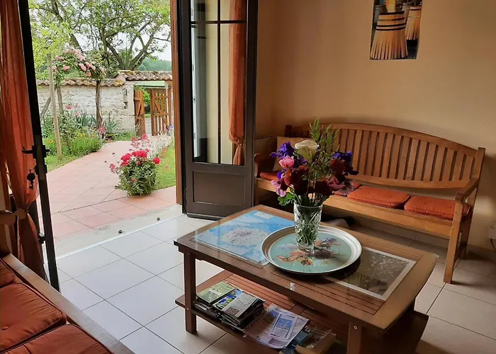 Familial Avec Jardin, Cheminee Et Equipements Bebe - Bellevigne, Charente - Fr-1-653-149 Feriehus